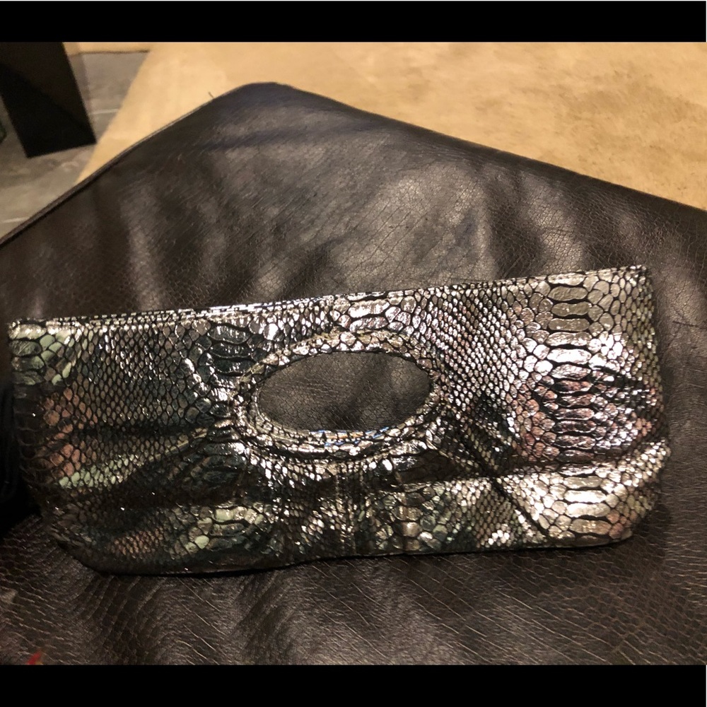 Silver Snakeskin Shiny Clutch!
